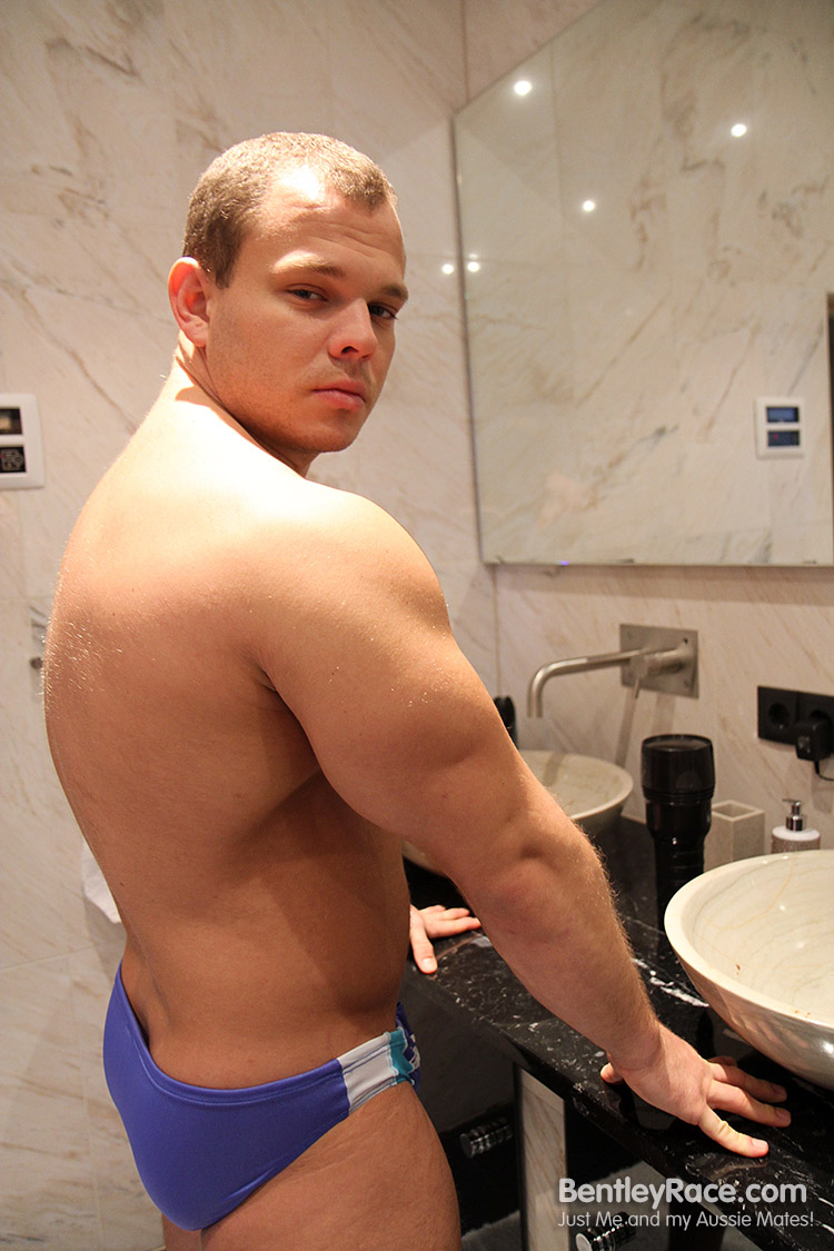 Muscle bear Dennis - Shower time