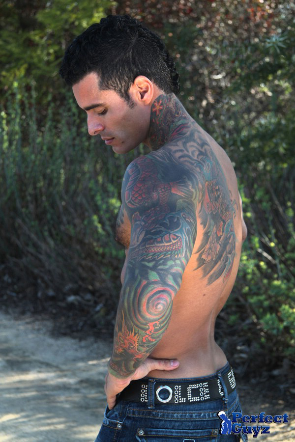 Tatoo gay side